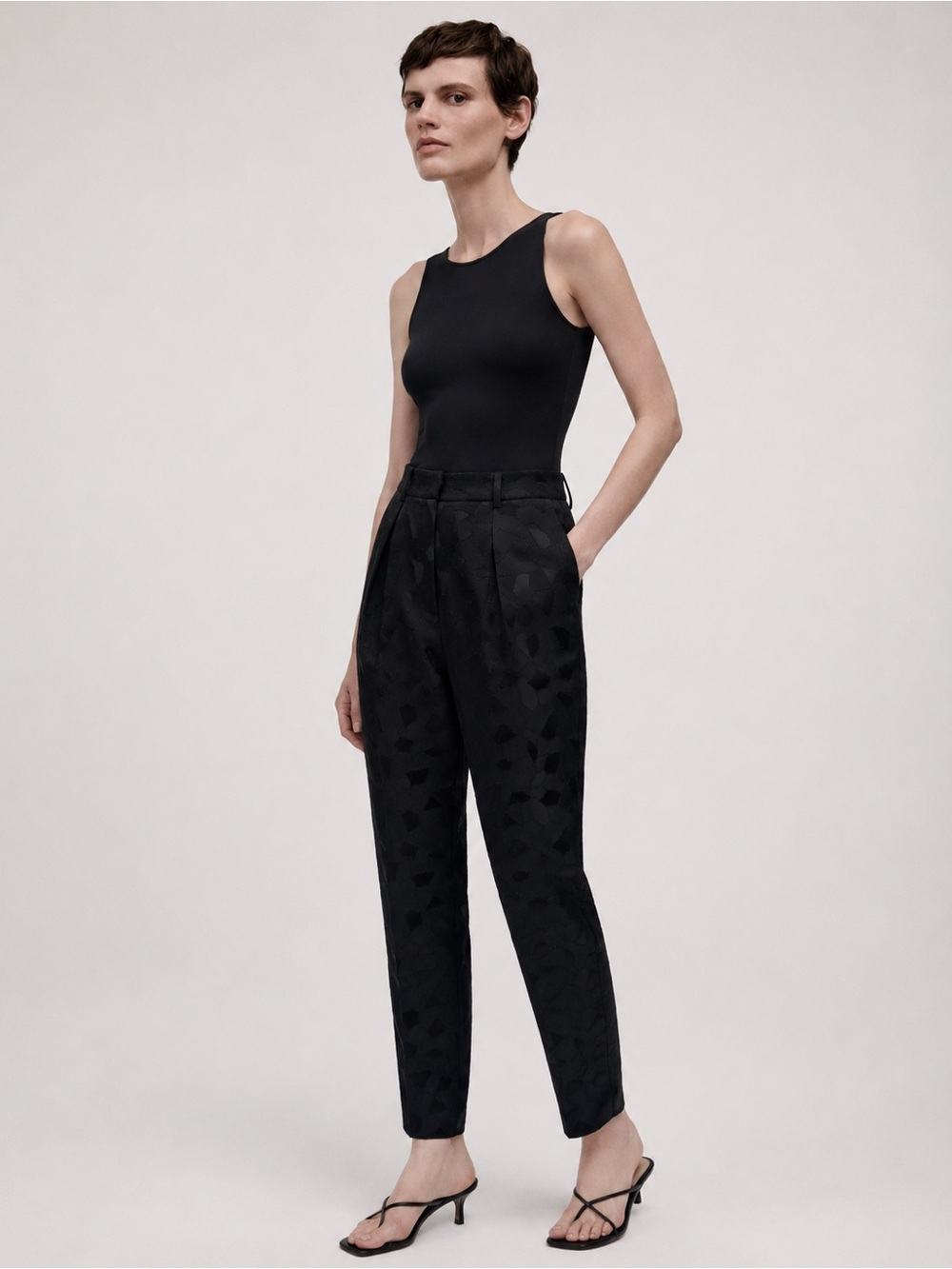 ▪️CO Collection Black Abstract Jacquard High Rise Tapered Pants M